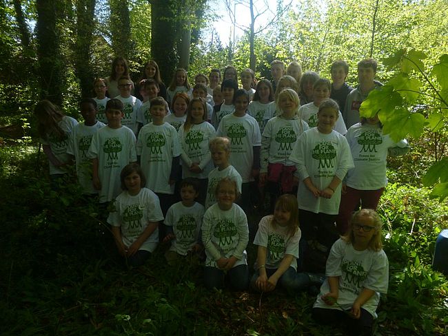 Baumpflanzung an der Hafenschule