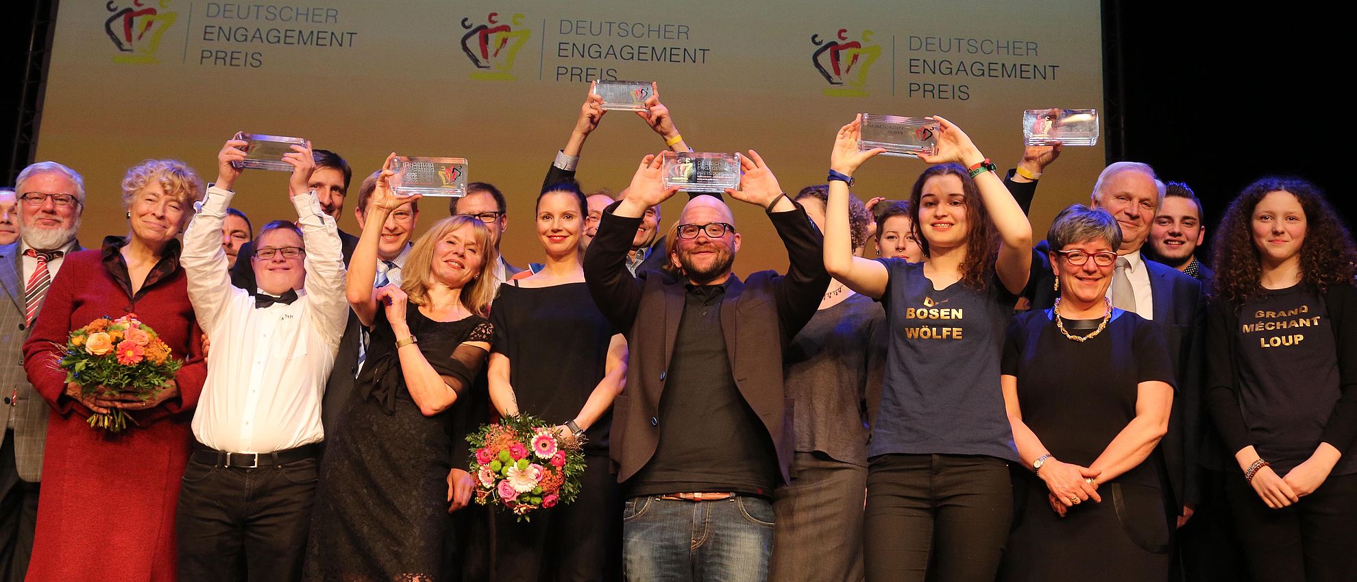 Gruppenbild der Preisträgerinnen und Preisträger des Deutschen Engagementpreises 2015