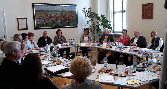 "über Zaun und Grenze" - ein Netzwerk des Freiwilligenzentrums für Nachbarschafts- und Flüchtlingshilfe im Landkreis