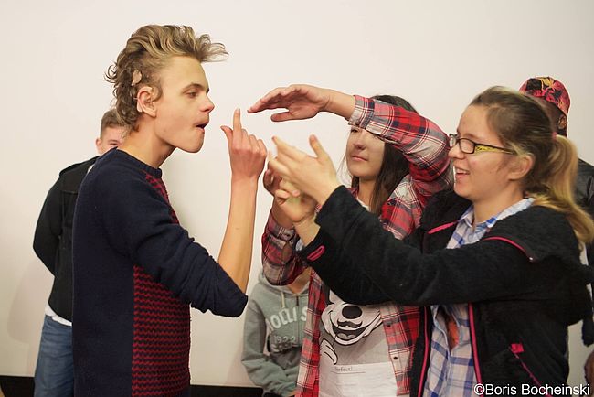 „Drei Länder, sechs Sprachen, ein Projekt : das Weimarer Dreieck auf der Bühne“ – Ein Zyklus interkultureller Jugendbegegnungen zwischen Deutschland, Frankreich und Polen mit jungen Schwerhörigen und Gehörlosen