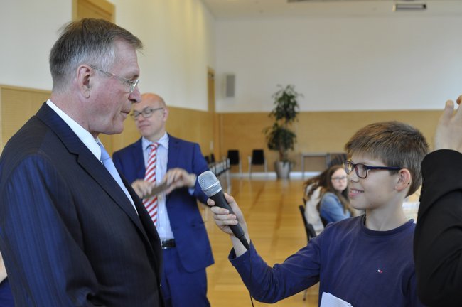 Schulübergreifende Jugendzeitung "Demokratie Leben!"
