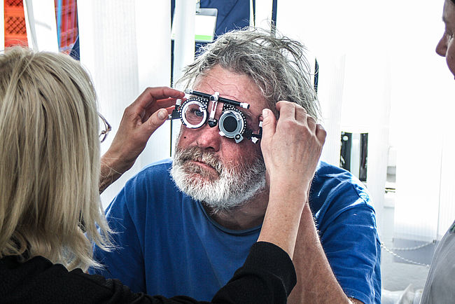 MEHRBLICK - Brillen-Sprechstunden für obdachlose und bedürftige Menschen in den Städten Hamburg, Berlin und Hannover