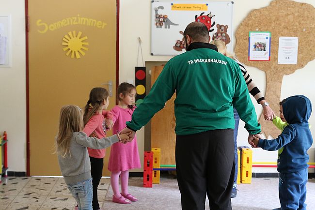 FSJ-Sport und das 4-Stufenmodell für eine ganzheitliche, nachhaltige und innovative Integration von Geflüchteten