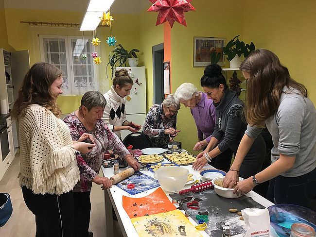 Gemeinsam gegen einsam - offline und online: generationsübergreifend