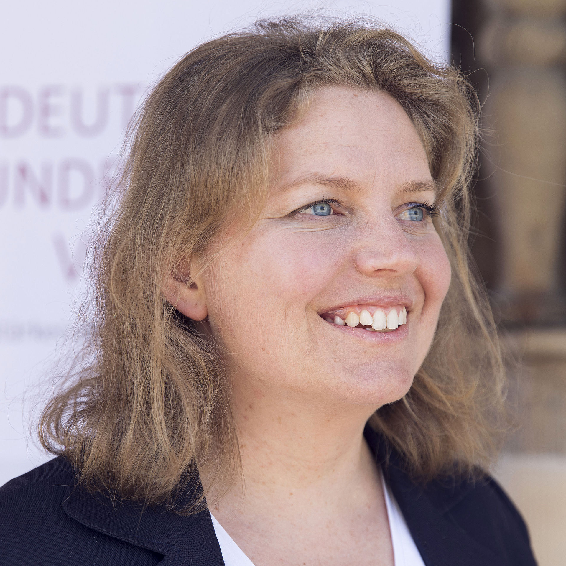 Porträt von Larissa Probst, Geschäftsführerin beim Deutschen Fundraising Verband e.V