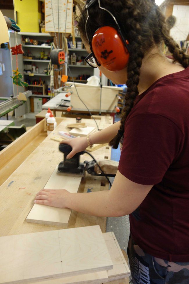 Mädchenprojekt Zukunft: Holly Wood - Berufsorientierung für Mädchen in Handwerk und Technik