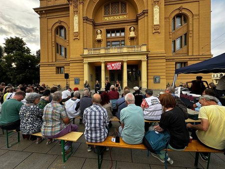 "Von Fake Facts zum Gefährlichen Glauben" - Es diskutieren Madeleine Henfling, Katharina Nocun und Lotte LaLoire - Moderation - Frank Karbstein