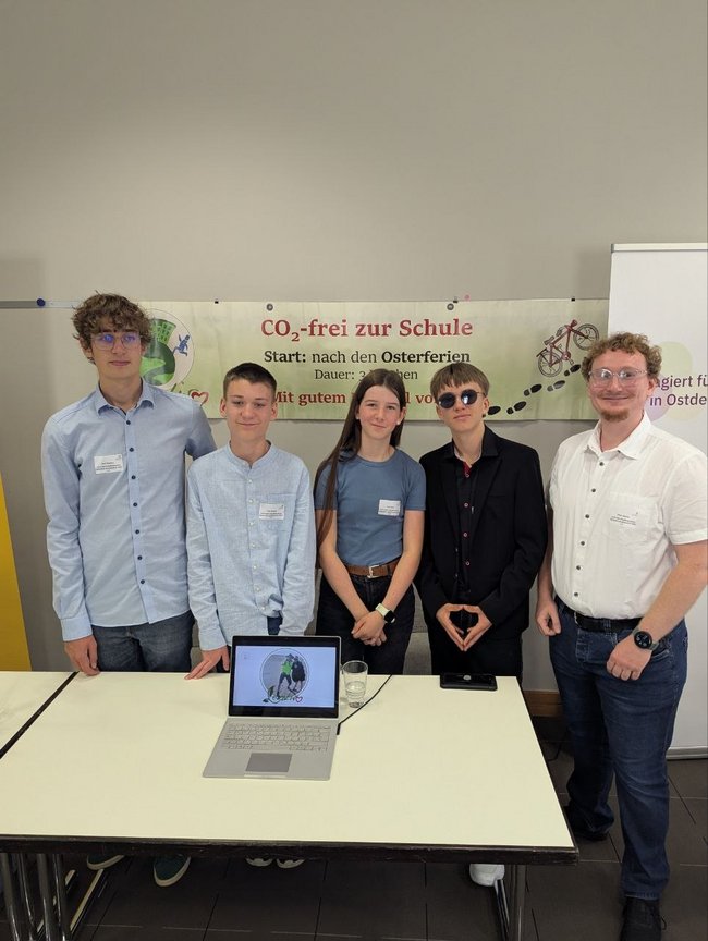 Umwelt-AG "enviro" des von-Bülow-Gymnasiums in Neudietendorf mit dem Projekt "CO2-frei zur Schule"
