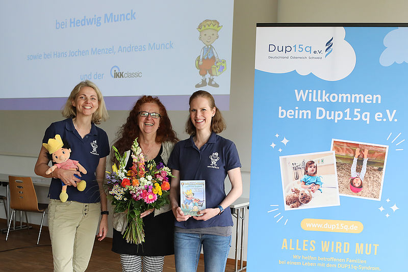 Vertreter des Vorstands mit Hedwig Munck bei der Filmpremiere kleiner König und Prinz Dupont