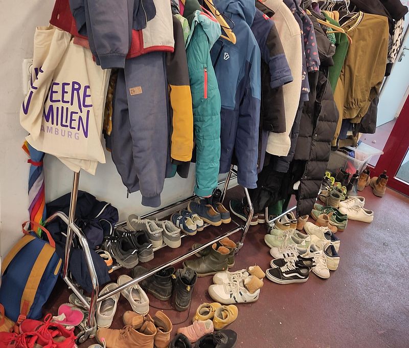 Gaderobe mit Jacken und Schuhen