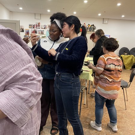 Menschen verschiedener Kulturen lernen