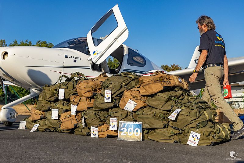 Verschiffung der medizinischen Rucksäcke "Rescue Backpacks" zusammen mit dem Partner "Ukraine Air Rescue"