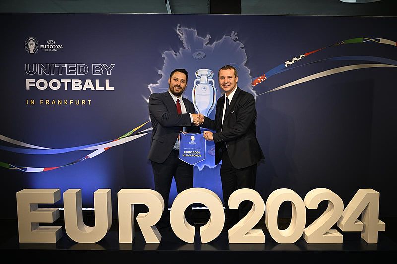 Die strahlenden Gewinner des SV 1919 Lemberg erhalten den Großen Stern des Sports in Silber