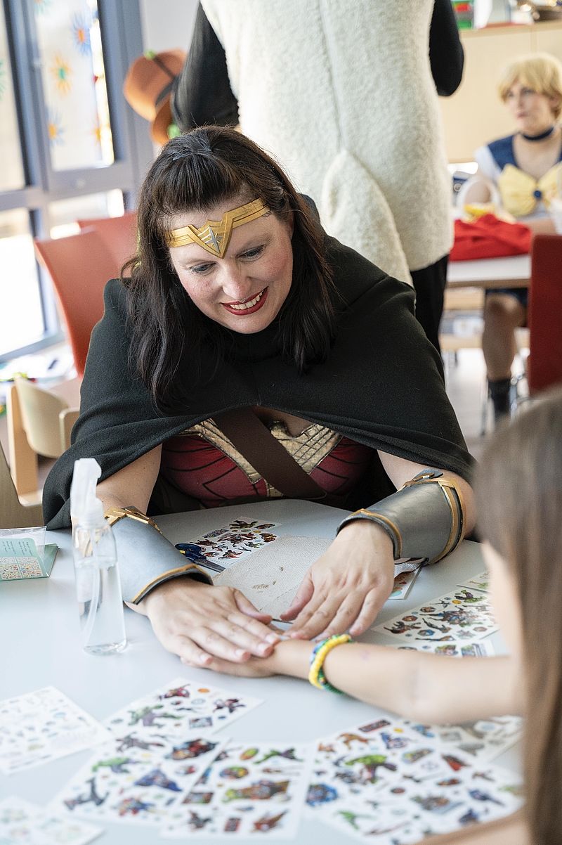 Dagmar wird mit dem Sonderpreis überrascht