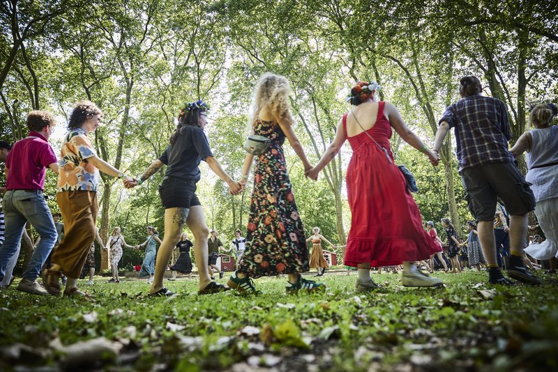 Traditionelles Feiern von Midsommar