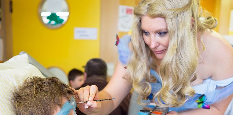 Klebetattoos lockern den Klinikalltag auf