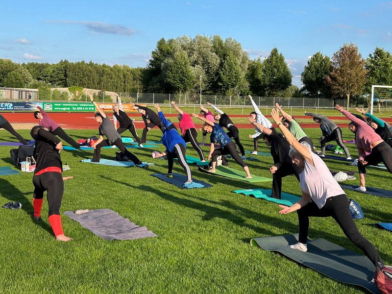 Menschen beim Yoga