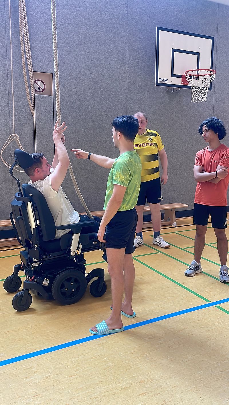 Boxerin mit geistiger Behinderung kämpft gegen Boxerin ohne Behinderung im Inklusionsboxring