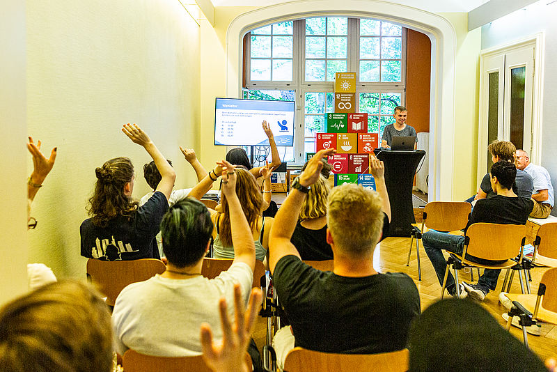 Plenumssituation bei der Jugendwerkstatt von 2022