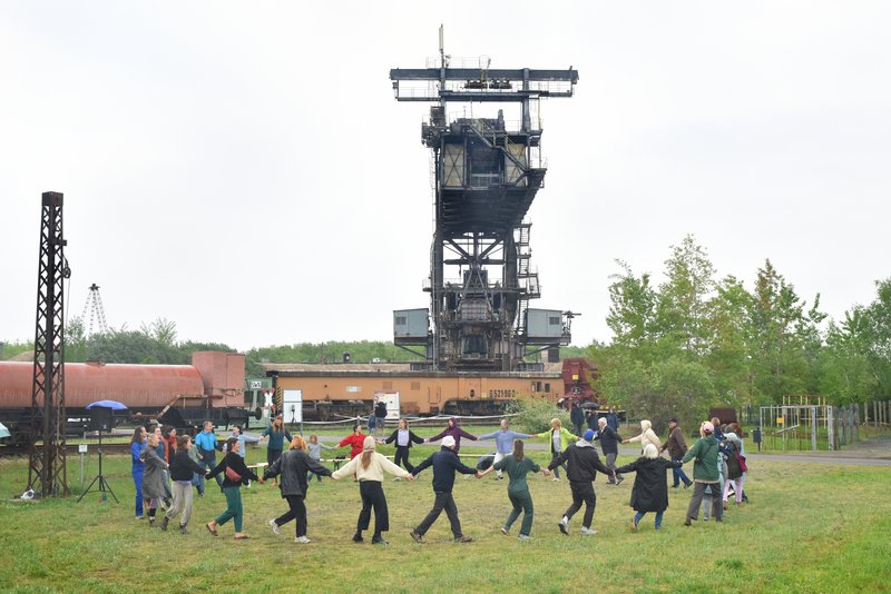 jedes jahr knüpft die Choreografin Irina Pauls an die Tradition der verlorenen Dörfer an