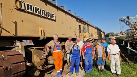 Nach 30 Jahren Stillstand wieder zum Laufen gebracht: die Gleisrückmaschine