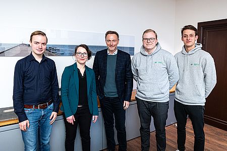 Bundesfinanzminister Christian Lindner bei der Unterzeichnung der Schirmherrschaft