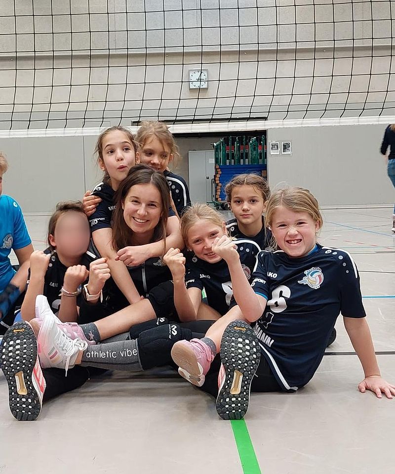 Teamgeiste und Spaß auf und neben dem Volleyballspielfeld