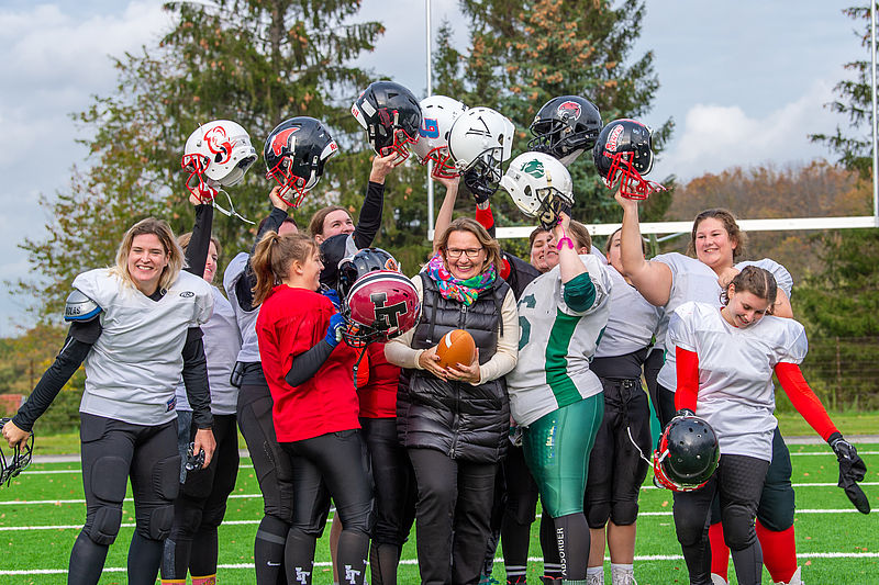 Abschlusshudl mit Teilnehmerinnen