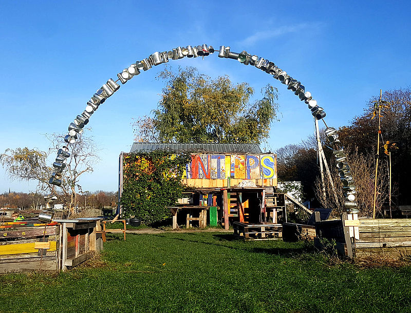 Kinder beim Schnippeln während der Projektwoche, 2025