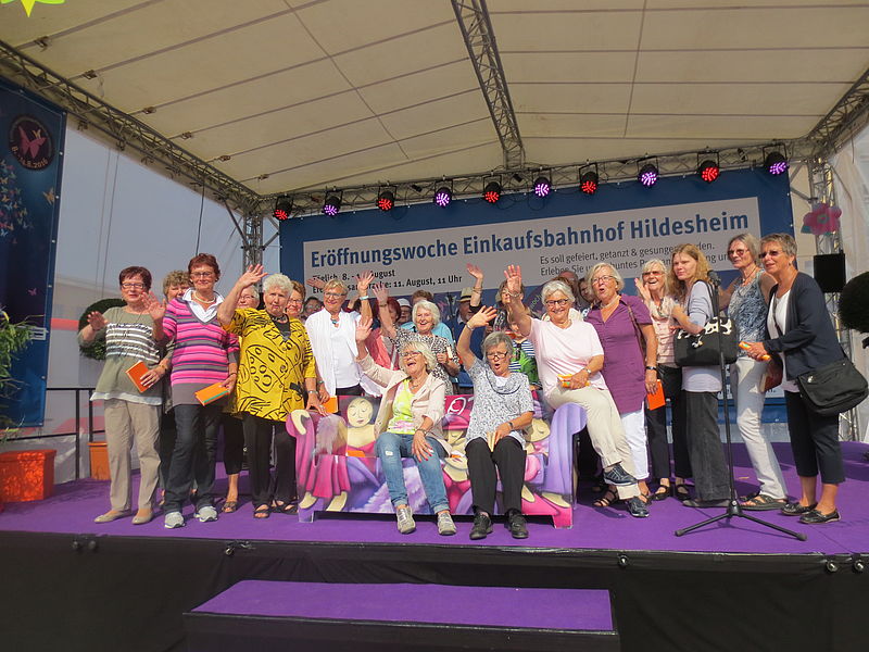 Frauenradioredaktion in Aktion bei Radio Tonkuhle