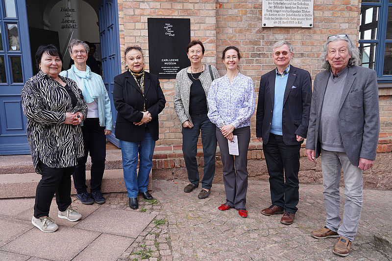 Die Studierenden Stella-Fee Basrawi, Maximilian König, Lisa Krull und Anne Schreiber schufen eine großflächige Foto-Collage mit dazugehöriger Klang-Collage zu Loewes Oratorium Jan Hus