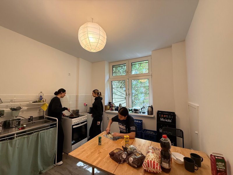 Wir kochen zusammen unser Lieblingsessen.