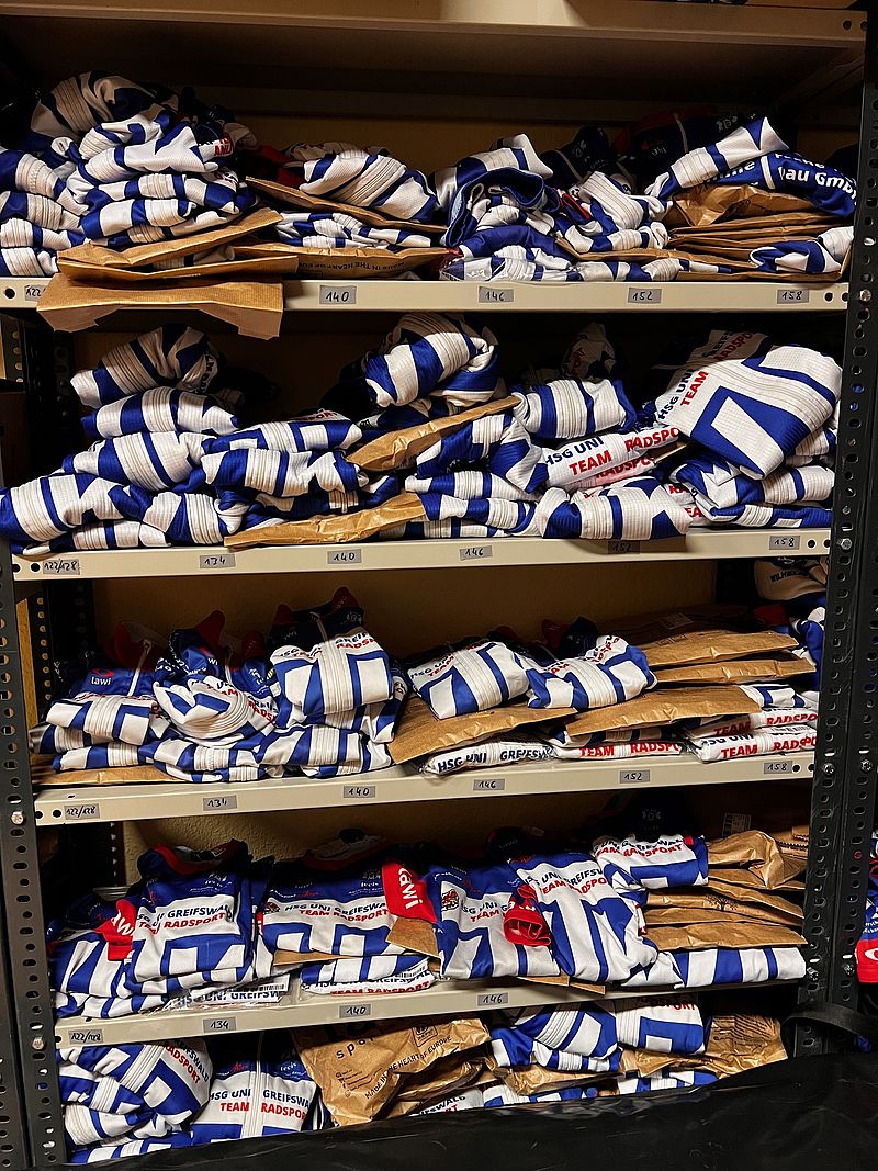 Kindergruppe fährt Rennrad