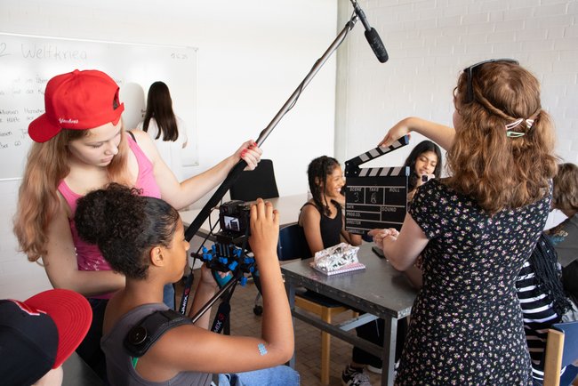 GIRLS GO MOVIE Kulrzfilmfestival & Filmcoachingprogramm - Feriencamps Filmproduktion