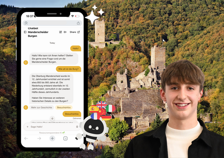 Ein großes Smartphone mit geöffneter Chatbot-Anwendung steht im Vordergrund des Bildes. Der Chat informiert über die Manderscheider Burgen und beantwortet Fragen zur Geschichte der Anlage. Im Hintergrund ist die Burgruine Manderscheid inmitten eines bewaldeten Tals bei Tageslicht zu sehen. Unten rechts ergänzt ein kleiner, freundlich gestalteter Roboter das Motiv und symbolisiert den digitalen Assistenten. Rechts ist ein Bild des Projektinhabers.