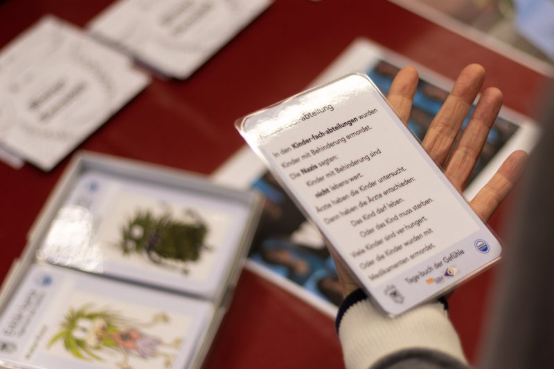Erklärkarten mit Brailleschrift 