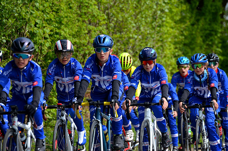 Kinder fahren Rennrad