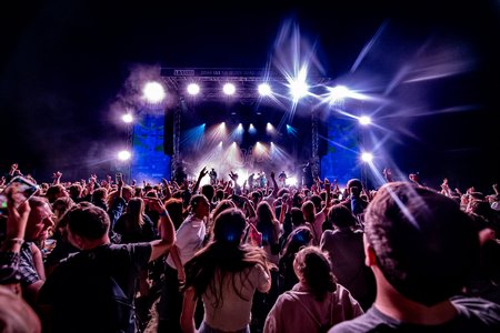 Menschen vor der Bühne, LAUTFEUER Festival 2025