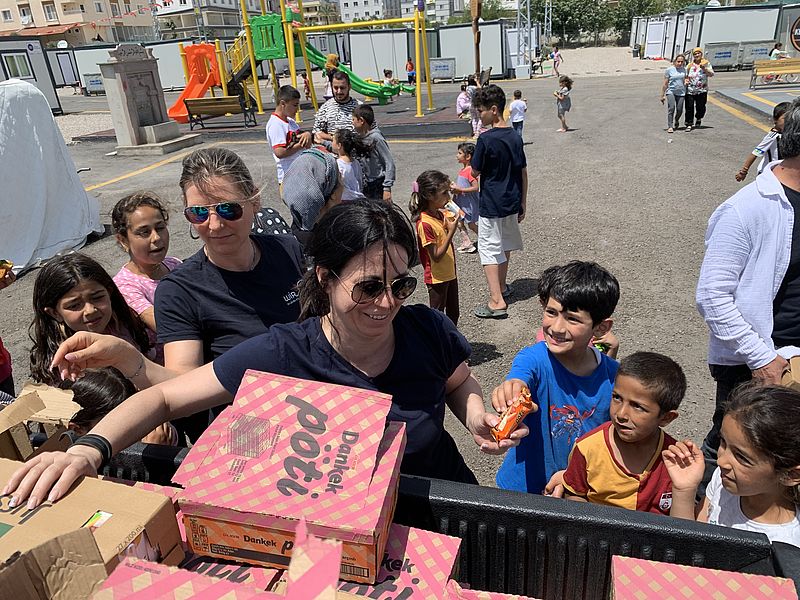 Kinder im Kidscenter mit Besuch von Deutschland