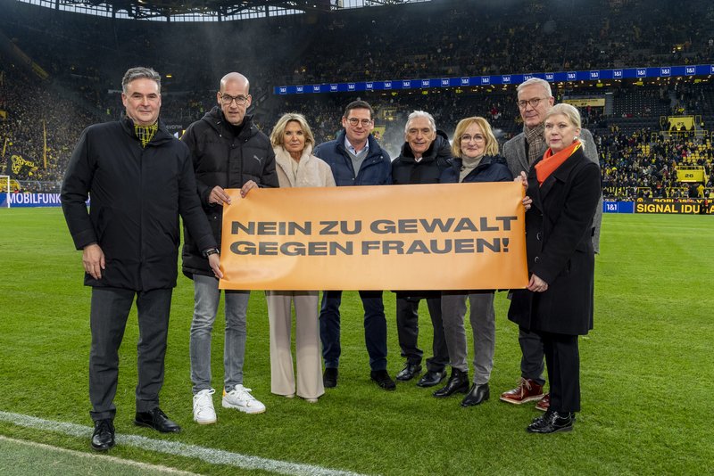 BVB und Gast FC Freiburg sagen Nein zu Gewalt gg. Frauene