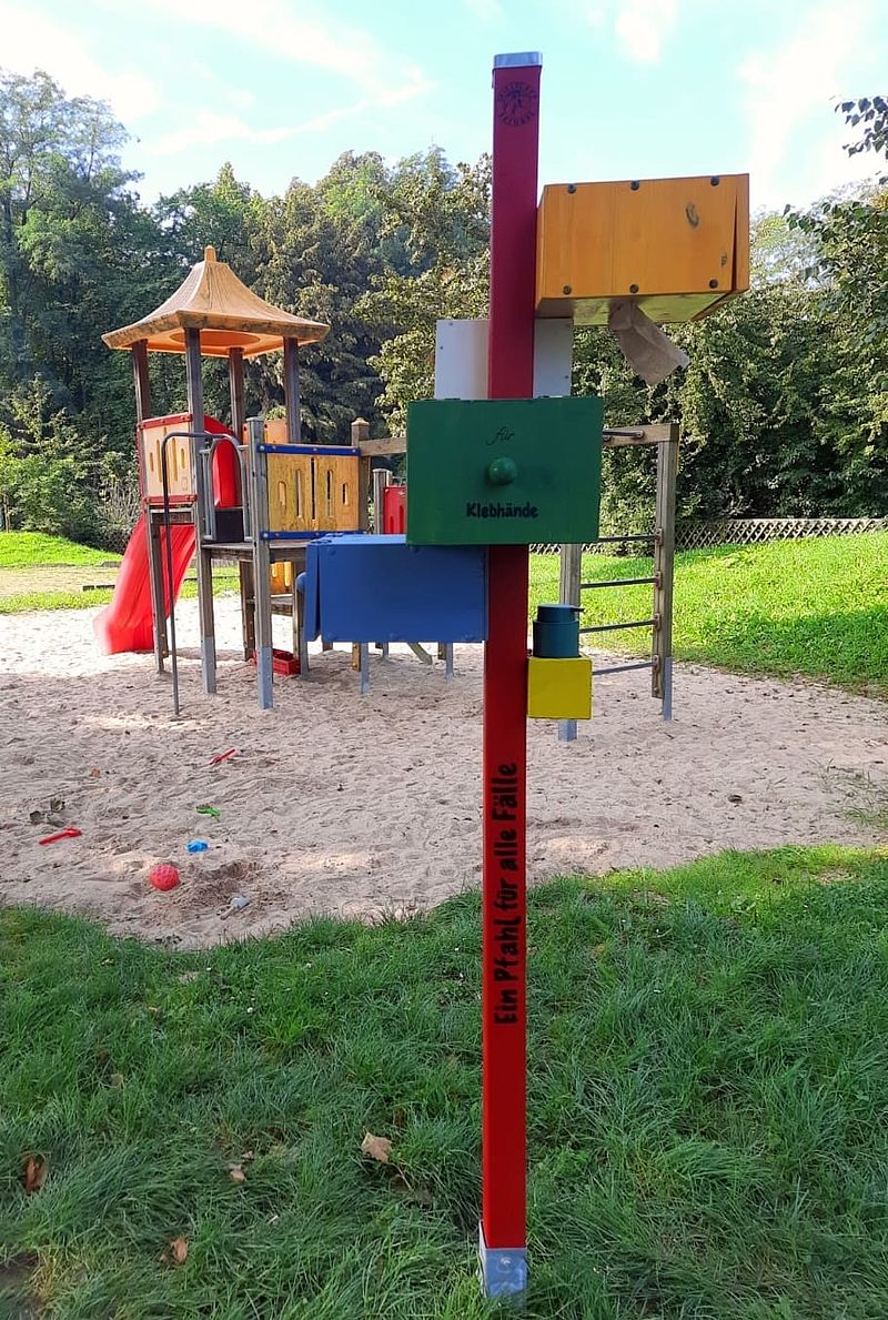 Kostenlose Hygieneartikel, kleine Überraschungen und Bastelideen auf dem Spielplatz