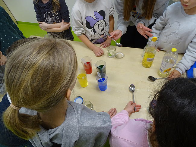 Naturwissenschaftliche Experimente mit Hortkindern durchführen