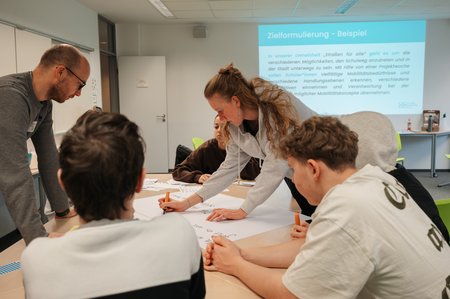 Teilnehmende Schüler*innen beim BNE-Hackathon 2024 in Dortmund